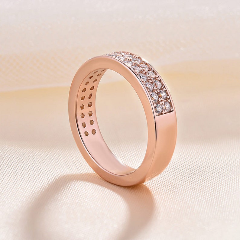 Brilliant Round Moissanite Wedding Band