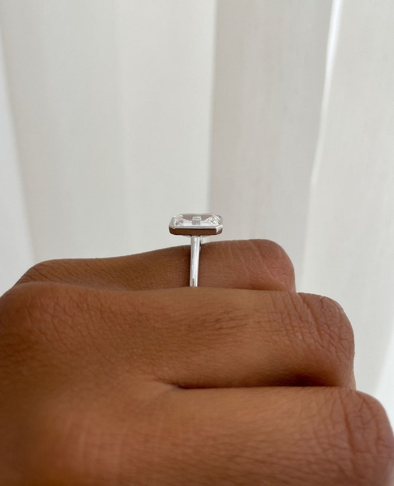 2.0 Ct Emerald Moissanite Engagement Ring