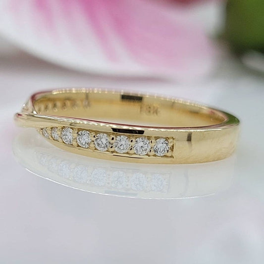 Twisted Moissanite Wedding Band – Elegant Design for Her