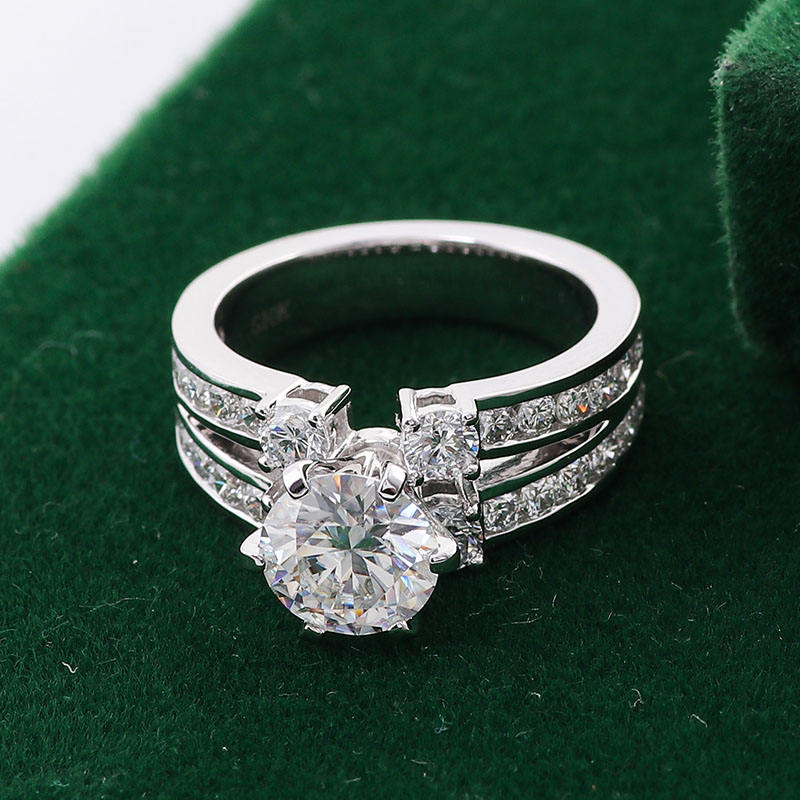 2.02 Brilliant Round Cut Moissanite Engagement Ring