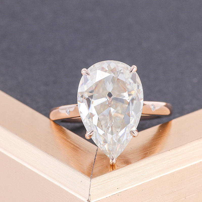 2.2 Ct Pear Moissanite With Round Cut Wedding Ring