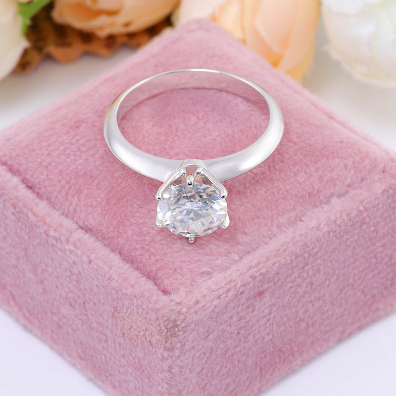 1.8 Ct Brilliant Round Cut Moissanite Engagement Ring