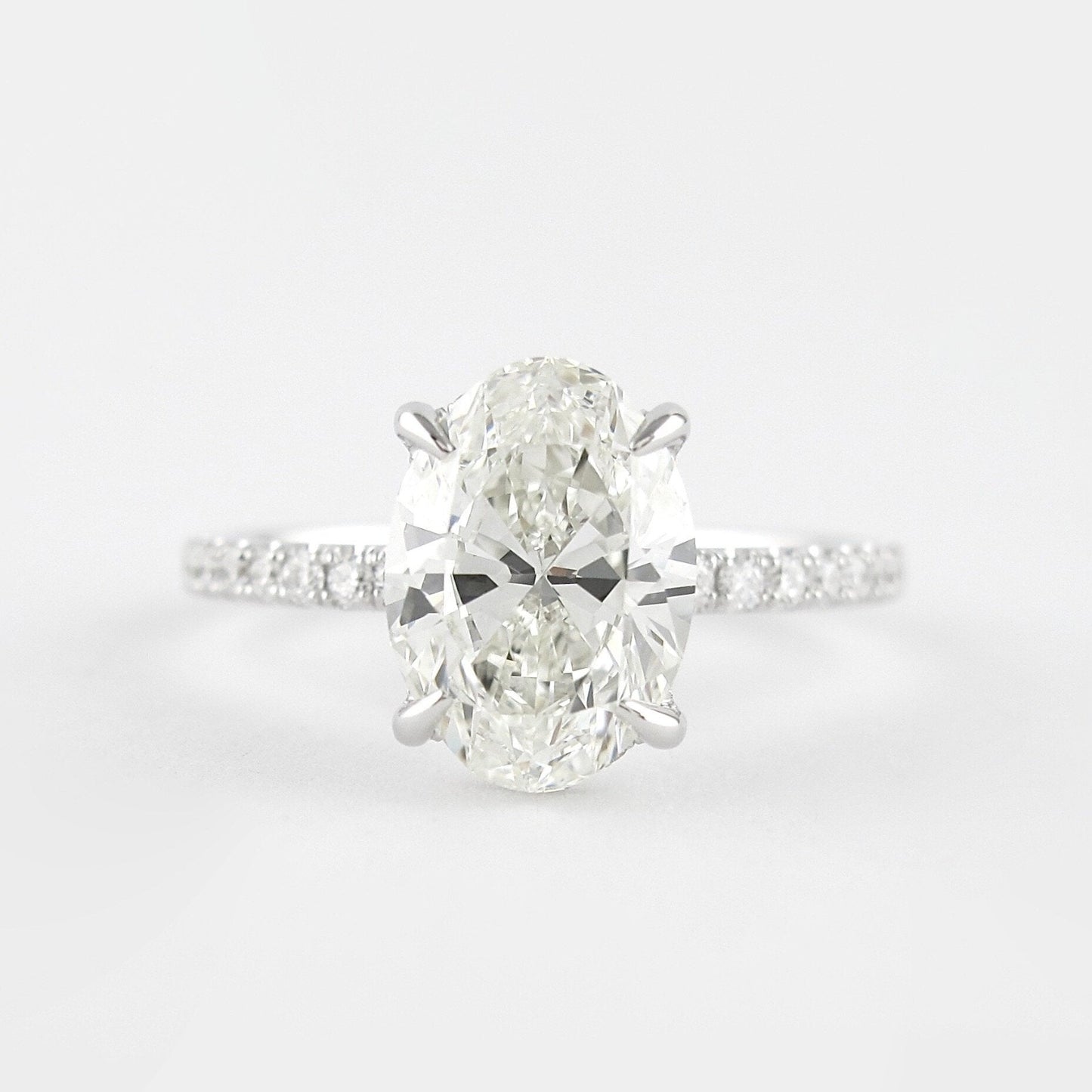 1.85 Ct Ovel & Round Moissanite Diamond Engagement Ring