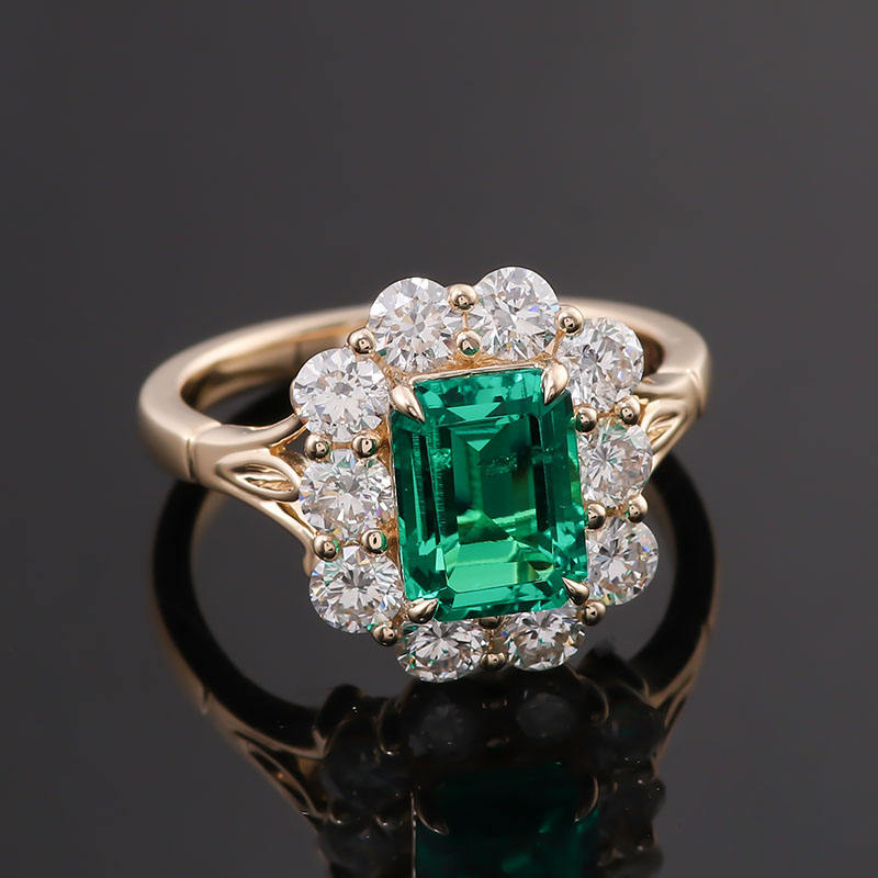 1.5 Ct Green Emerald Colour Stone With Moissanite Round Cut Ring