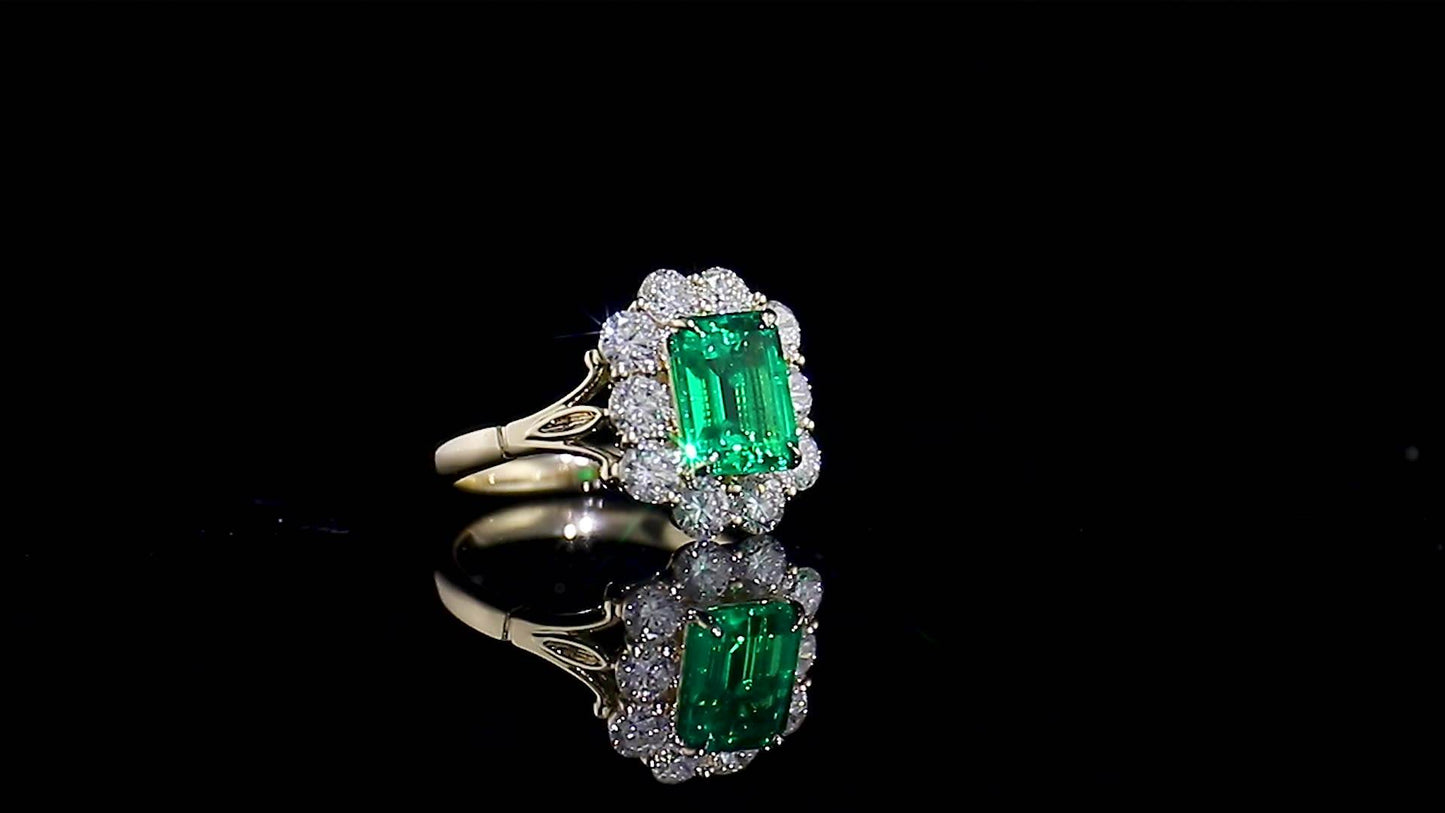 1.5 Ct Green Emerald Colour Stone With Moissanite Round Cut Ring