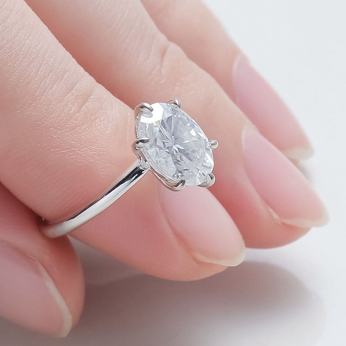 2.0 CT Oval Moissanite Engagement Ring