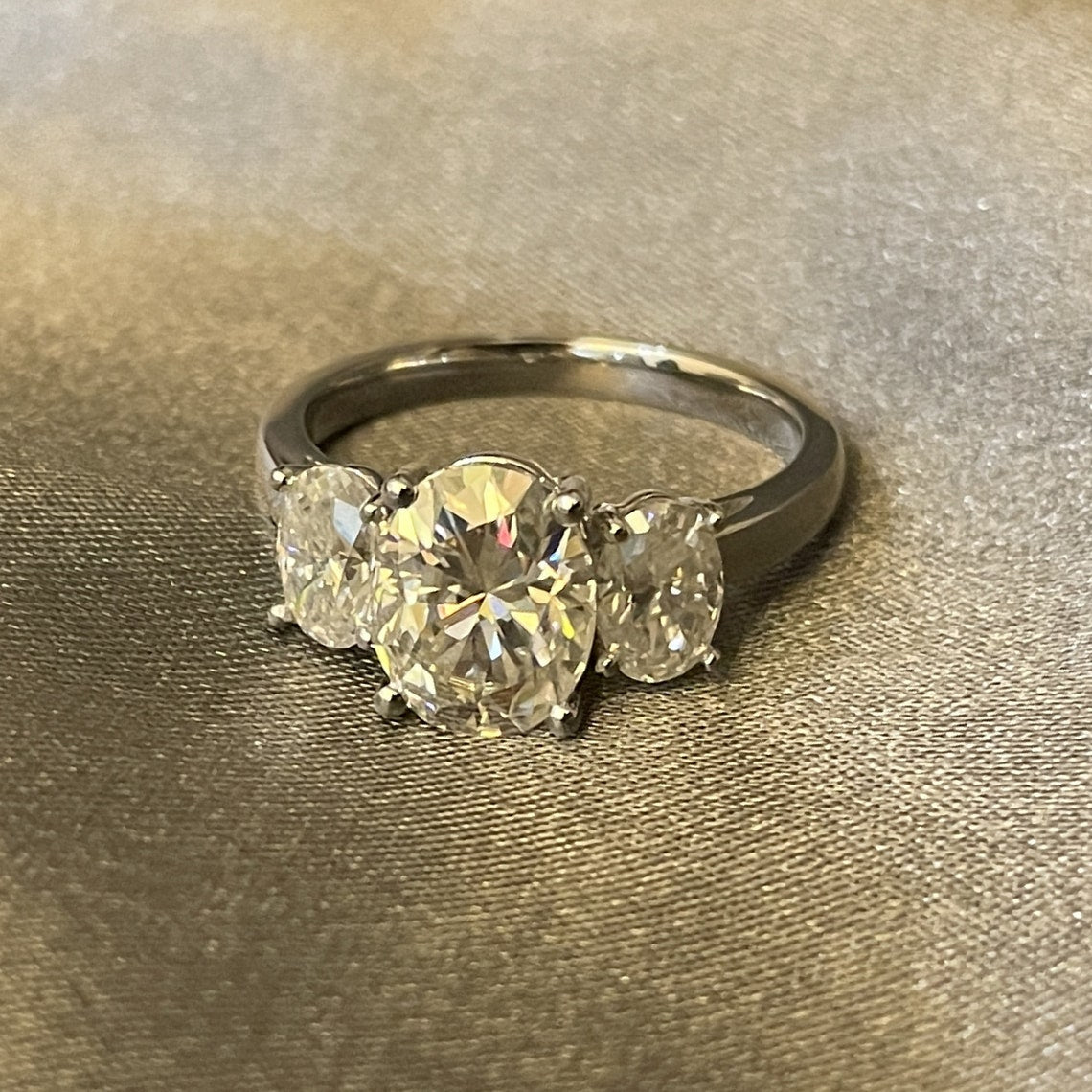 2.0 CT Oval Moissanite Engagement Ring