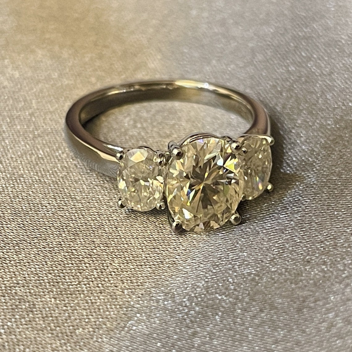 2.0 CT Oval Moissanite Engagement Ring