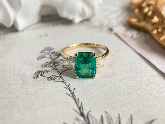 2.0 Ct Green Emerald With Trapezoid Moissanite Wedding Ring