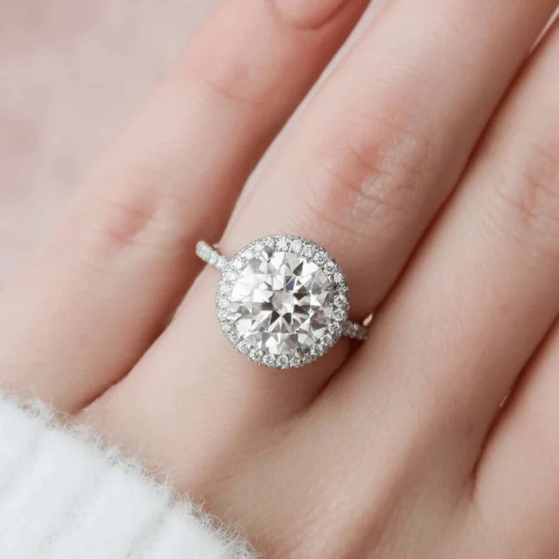 2.04 Ct Brilliant Round Moissanite Wedding Ring