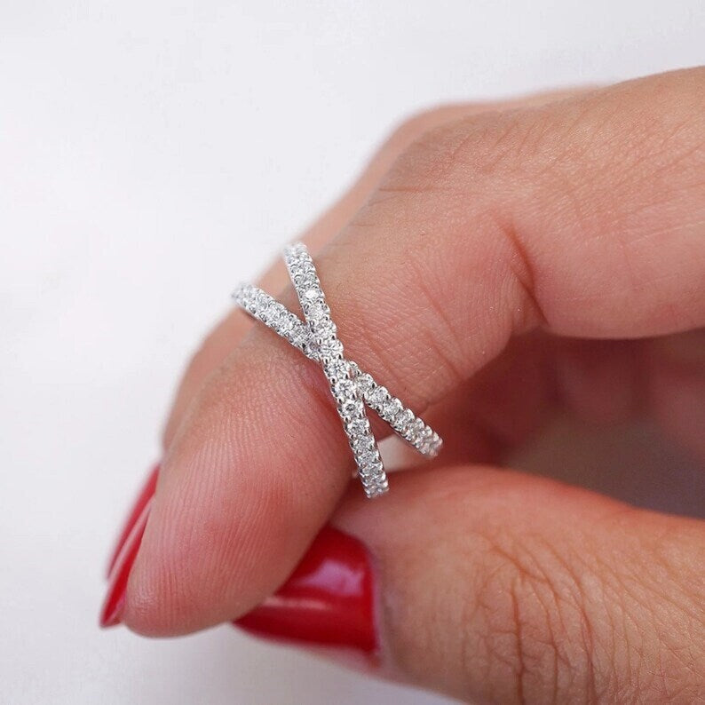 Beatiful Round Moissanite Ladies Ring