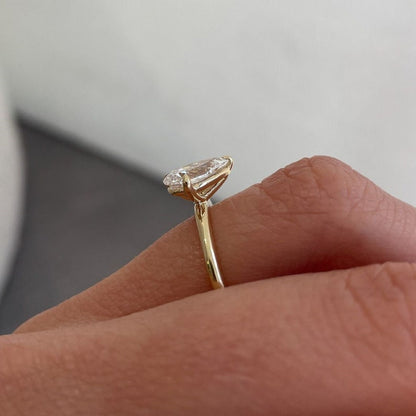 2.0 Ct Pear Moissanite Engagement Ring