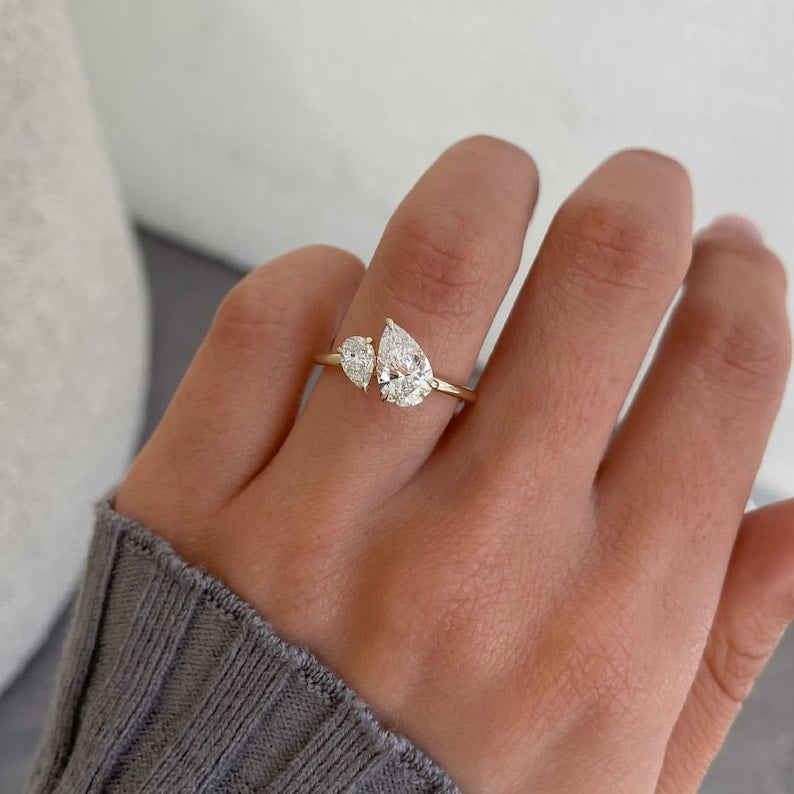 2.0 Ct Pear Moissanite Engagement Ring