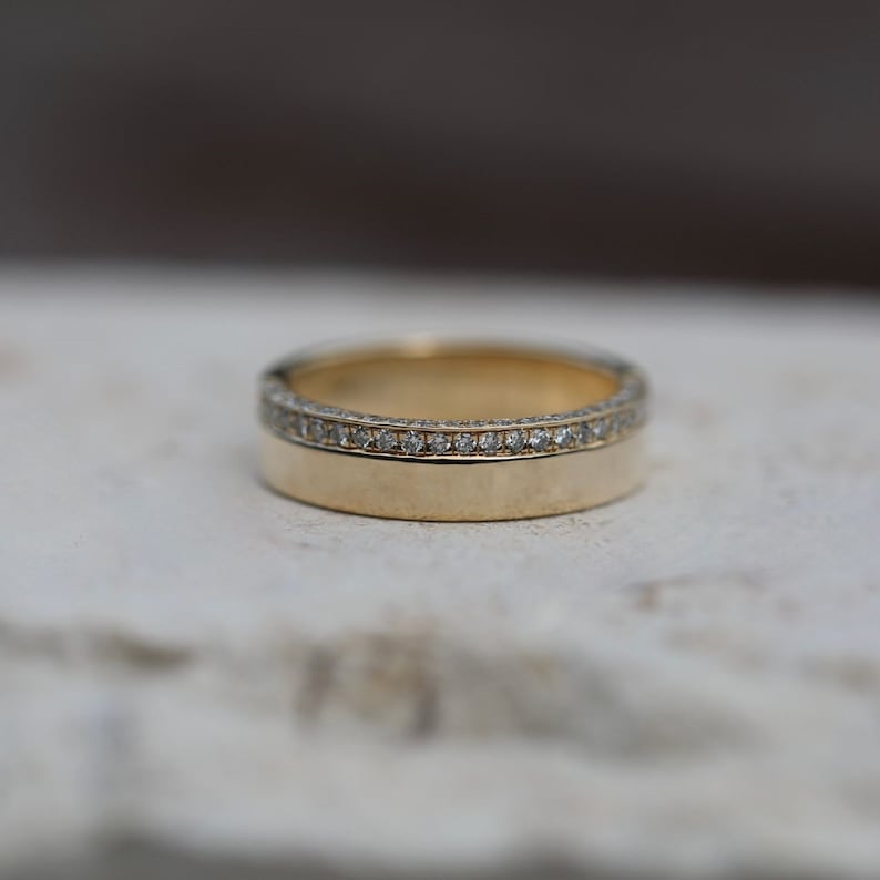 Beautiful Moissanite Couple Band