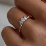 Beautiful Pear Moissanit With Round Promise Ring