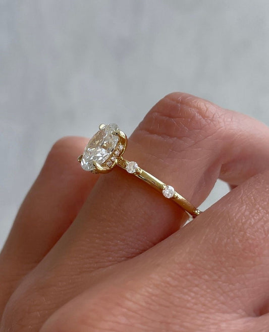 2.0 CT Oval Moissanite Engagement Ring