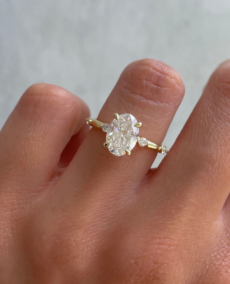 2.0 CT Oval Moissanite Engagement Ring