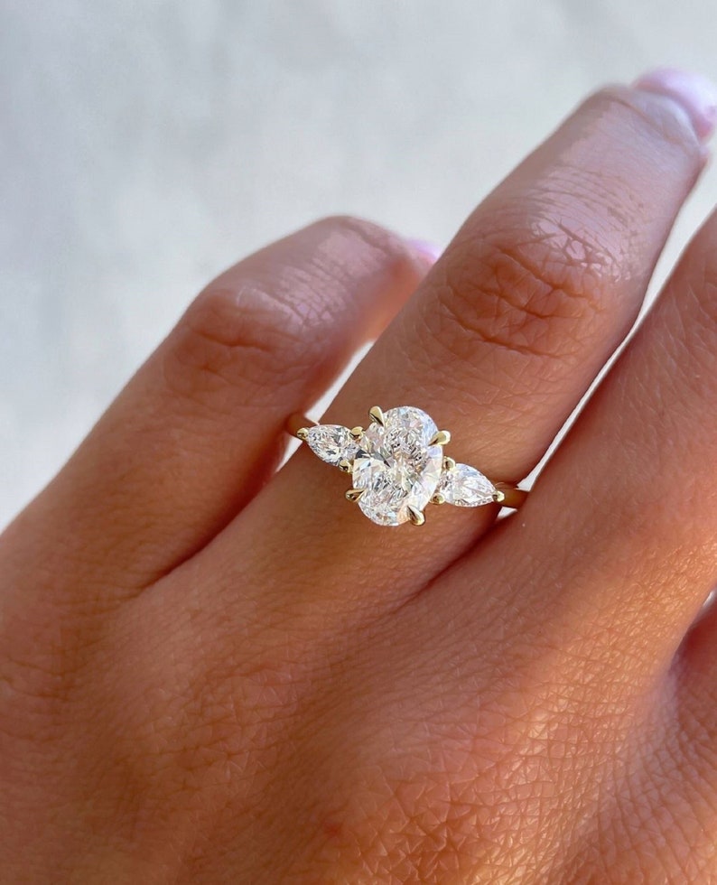 1.0 CT Oval & Pear Moissanite Engagement Ring