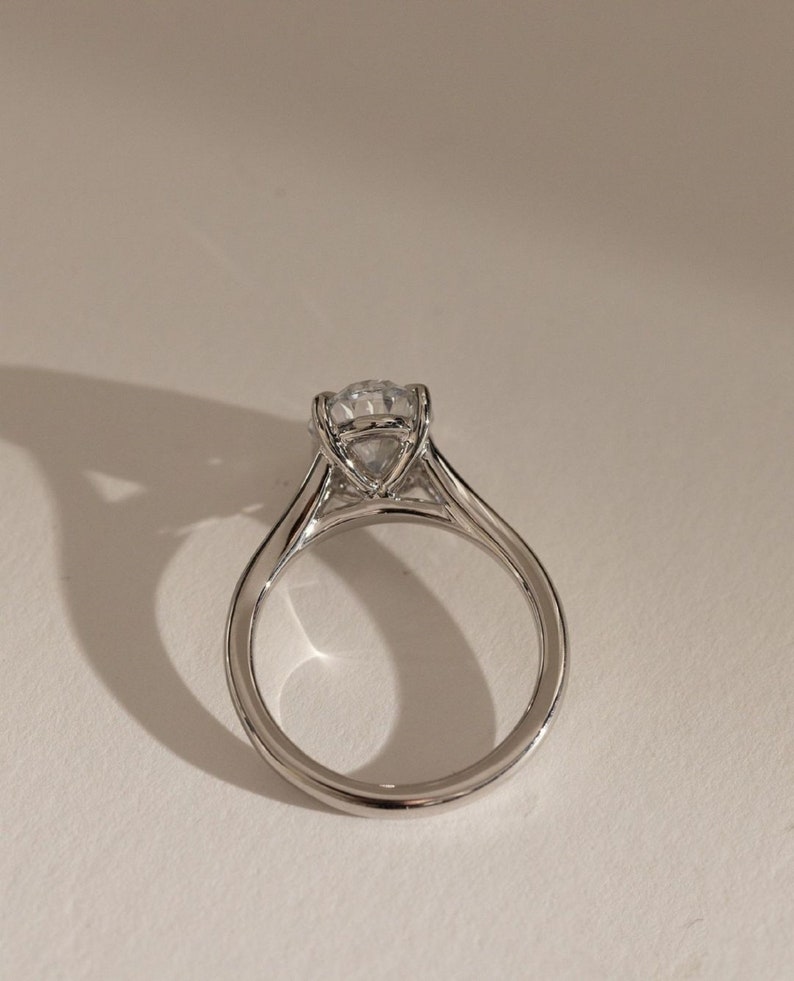 2.0 Ct Oval Moissanite Engagement Ring