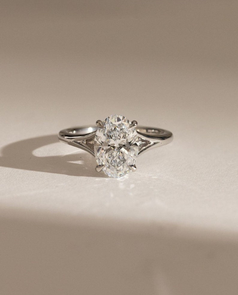 2.0 Ct Oval Moissanite Engagement Ring