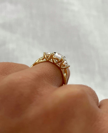 1.0 Ct Brilliant Round Moissanite Wedding Ring