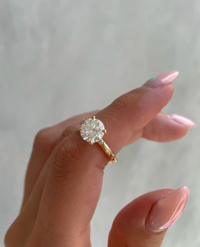 1.50 Ct Brilliant Round Moissanite Engagement Ring