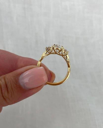 1.0 Ct Brilliant Round Moissanite Wedding Ring