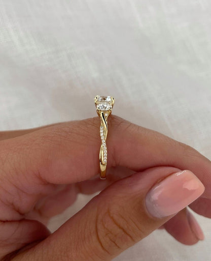 1.0 Ct Brilliant Round Moissanite Wedding Ring