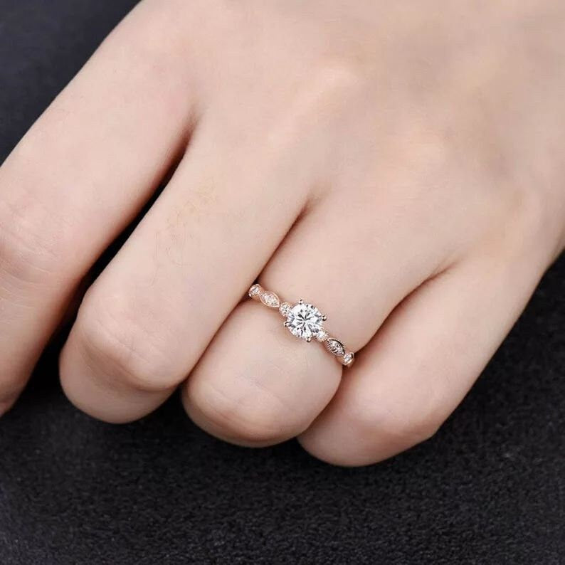 1.0 Ct Round Moissanite Engagement Ring