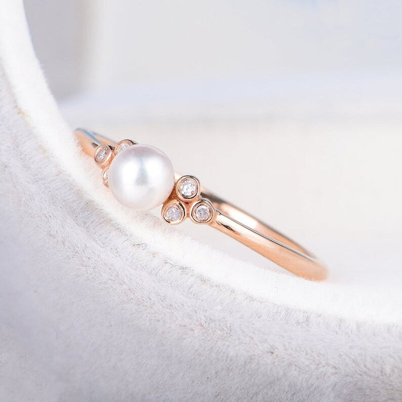 Beautiful Pearl In The Center With 6 Round Moissanite Ring