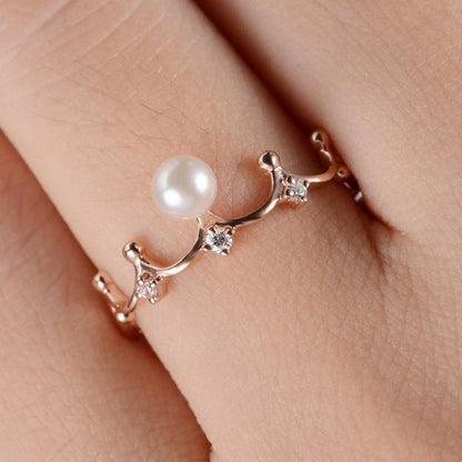 Beautiful Pearl In The Center With 3 Round Moissanite Ring