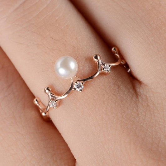 Beautiful Pearl In The Center With 3 Round Moissanite Ring