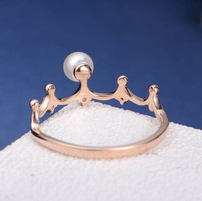 Beautiful Pearl In The Center With 3 Round Moissanite Ring