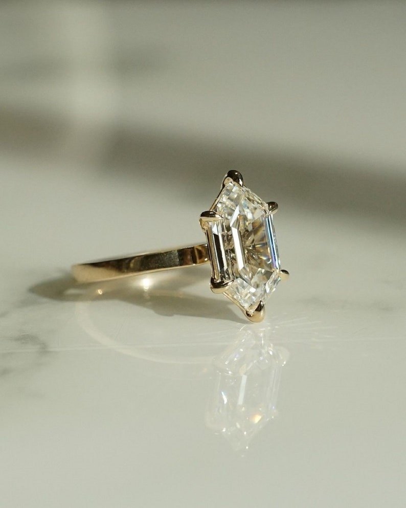 3.50 Ct Supreme Hexagone Moissanite Engagemnet Ring