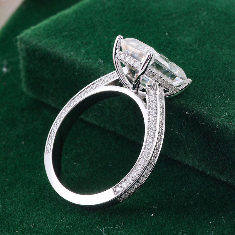 3.1 Ct Emerald Moissanite With Round Cut Engagement Ring